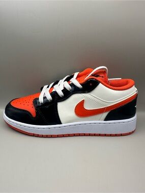 **NEW** Jordan 1 Low “Halloween” sz 5.5y/7w